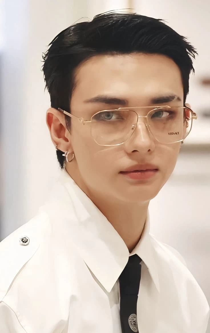 Hwang Hyunjin thumbnail