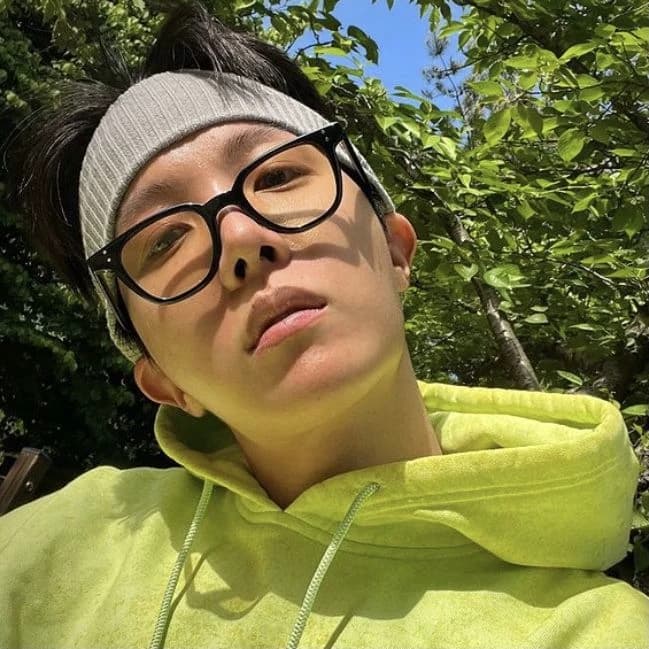 J-hope 💚 thumbnail