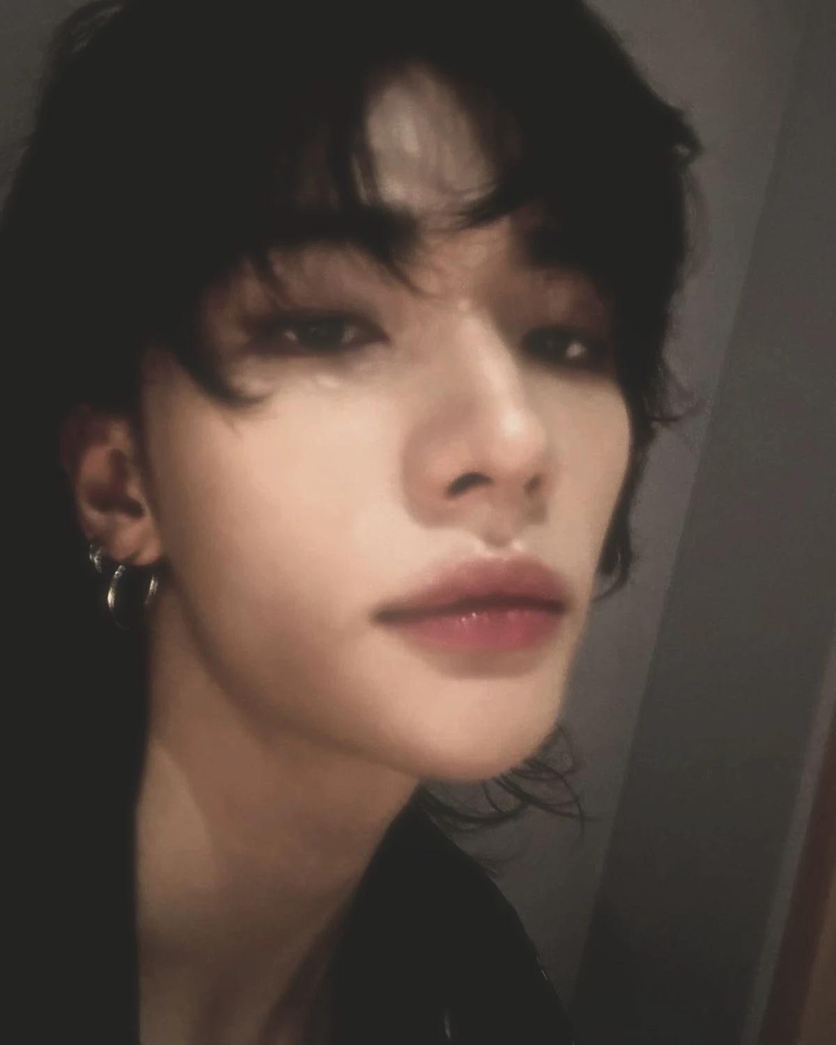 Hwang Hyunjin thumbnail