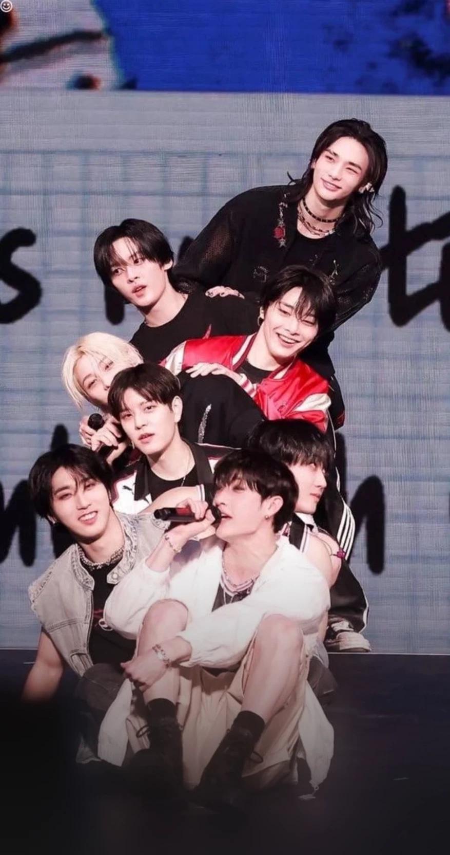 Stray kids thumbnail