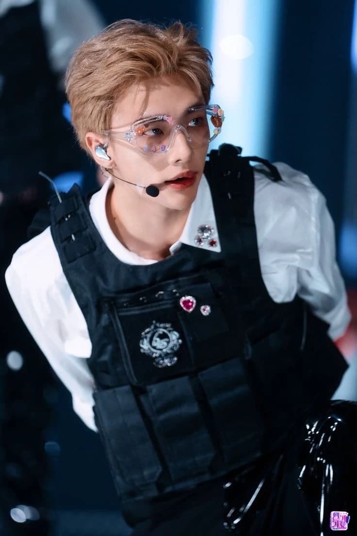Hwang Hyunjin thumbnail