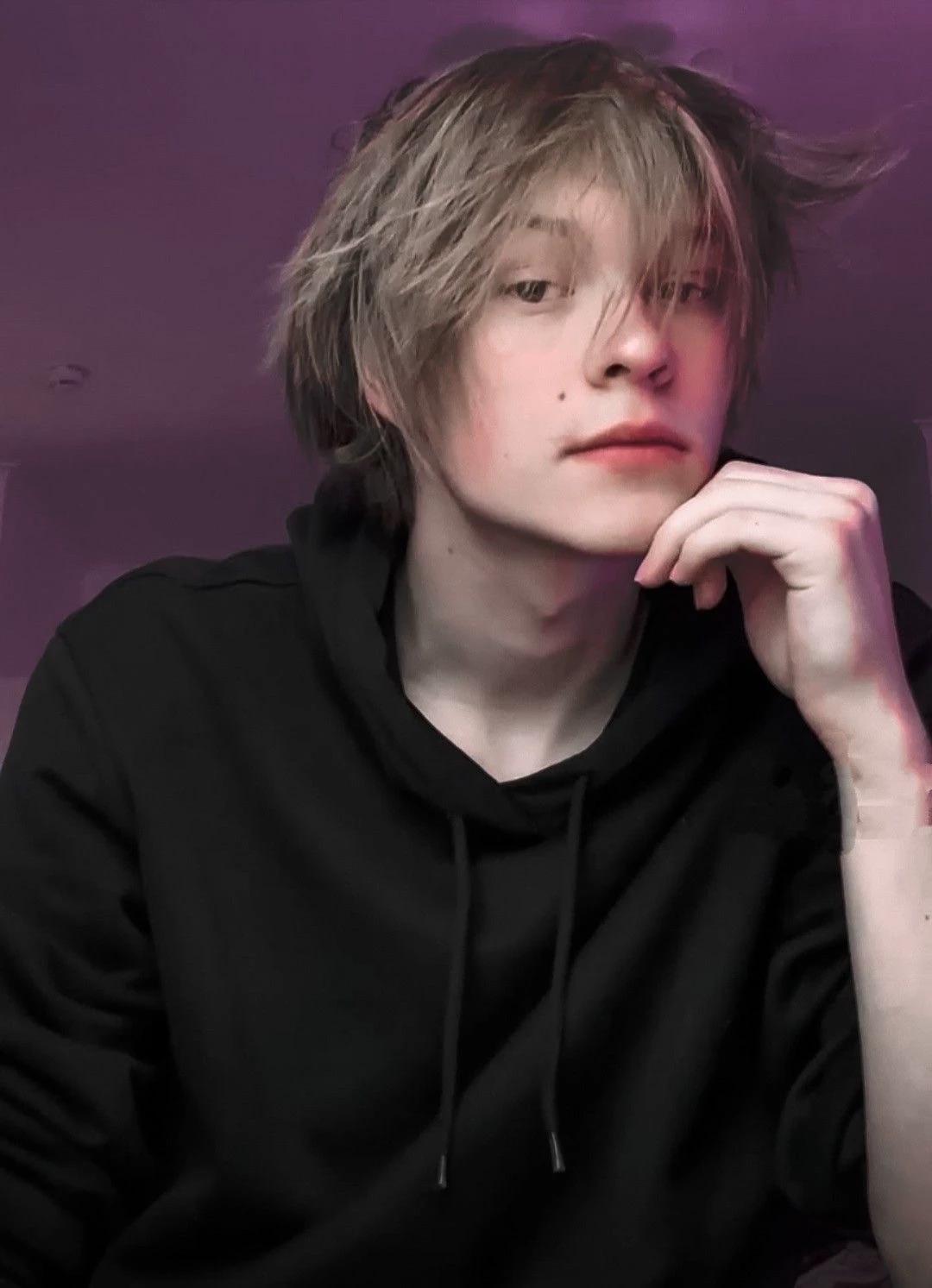 Vanya Dipins thumbnail