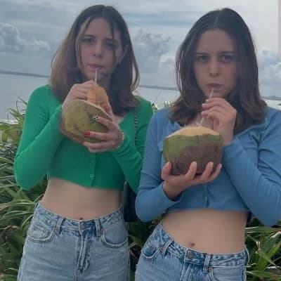 Emilie & Estefany thumbnail