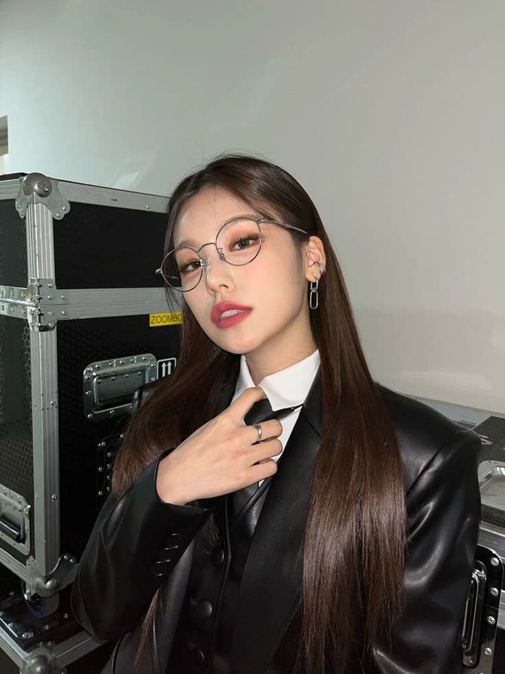 Hwang Yeji thumbnail