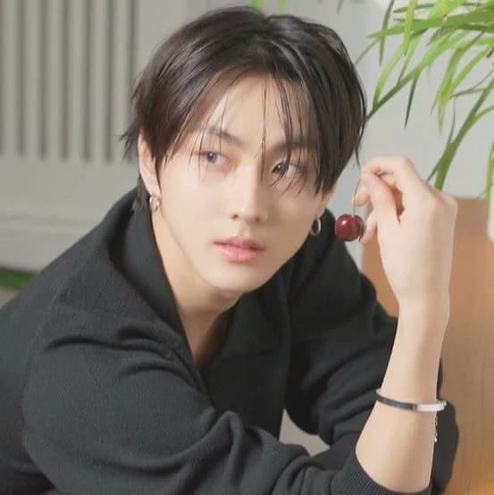 Yang Jungwon thumbnail