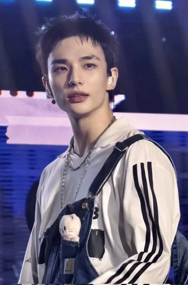 Hwang Hyunjin thumbnail