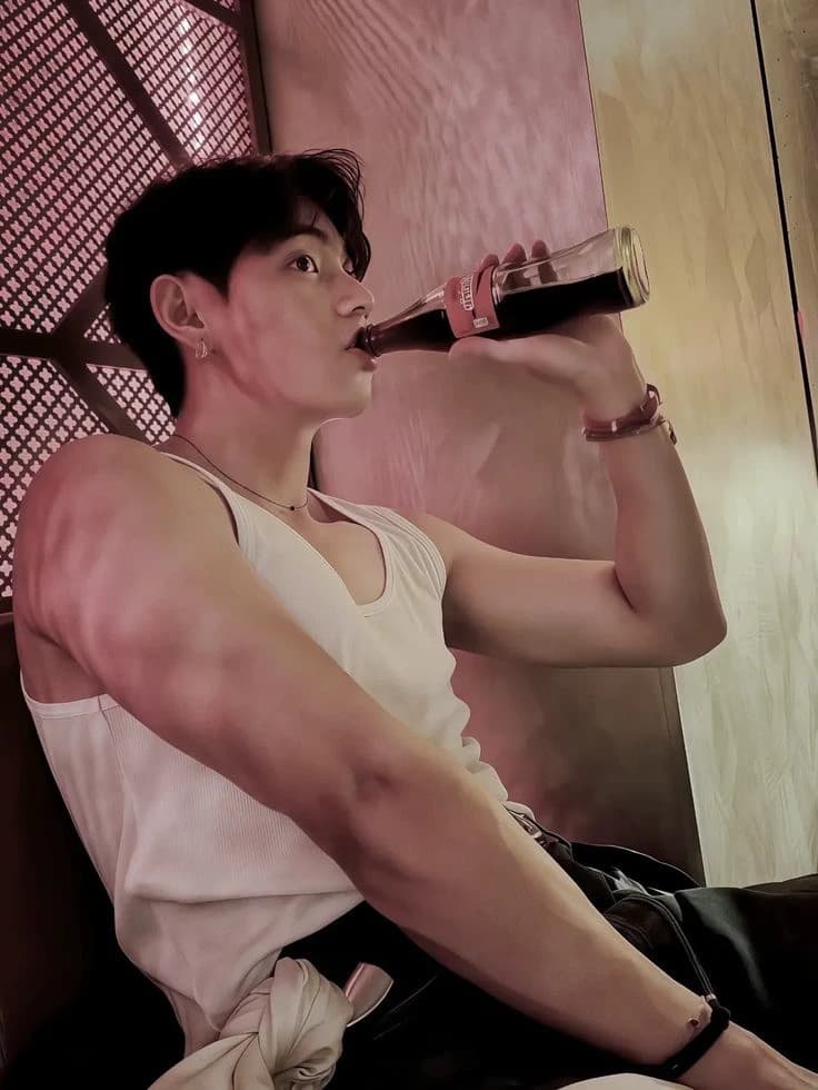 Kim Taehyung. thumbnail