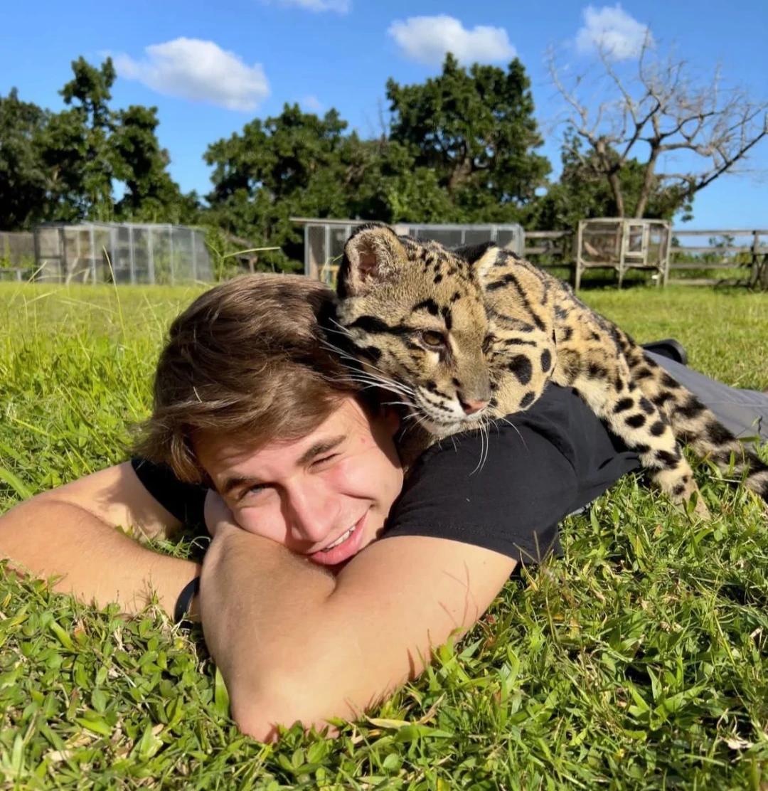 Jacop feder Omega  thumbnail