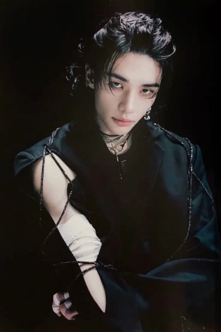 Hwang Hyunjin thumbnail