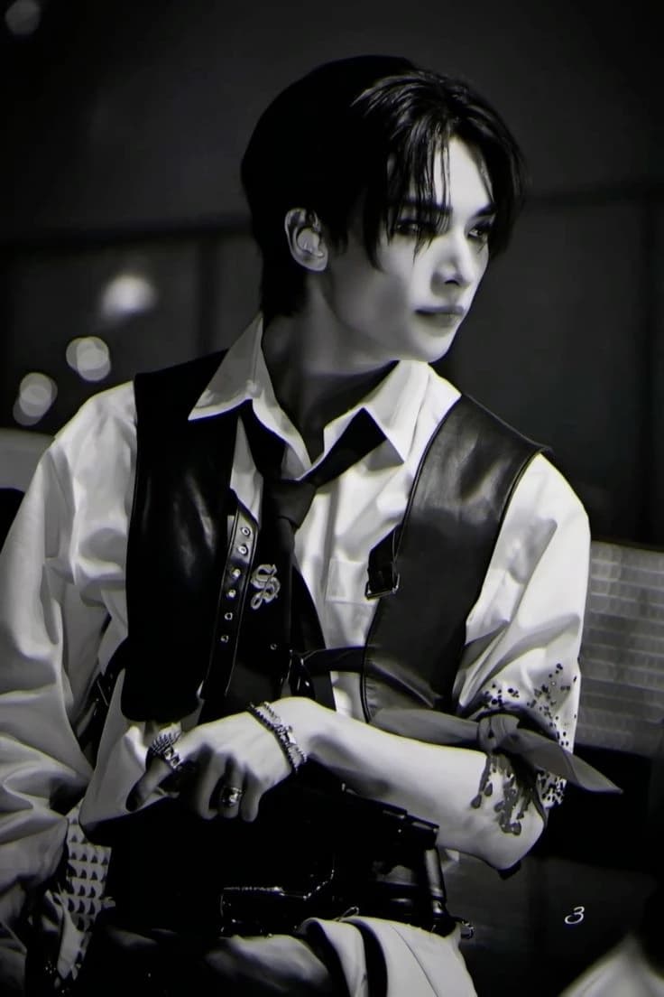 Hwang Hyunjin thumbnail