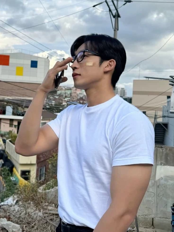 Kim Jong-hyun thumbnail