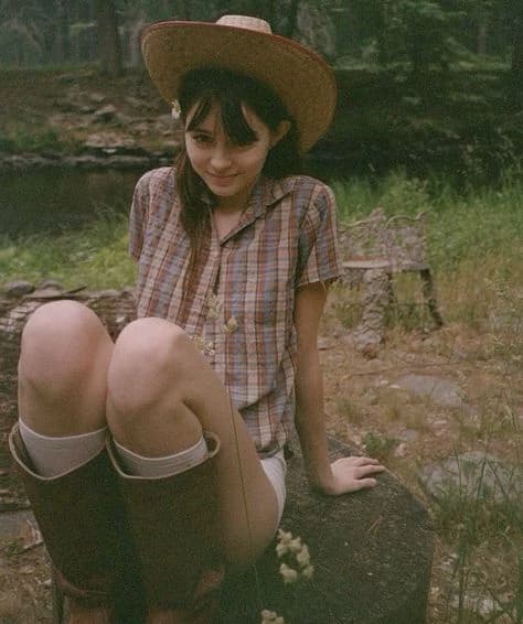 Clara Monteiro (cousin) thumbnail