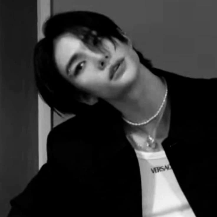 Hwang Hyunjin thumbnail