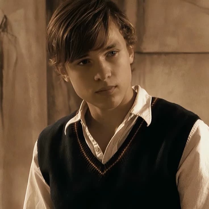 Peter Pevensie thumbnail