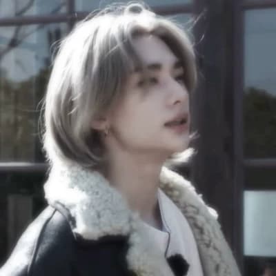 Hwang Hyunjin thumbnail