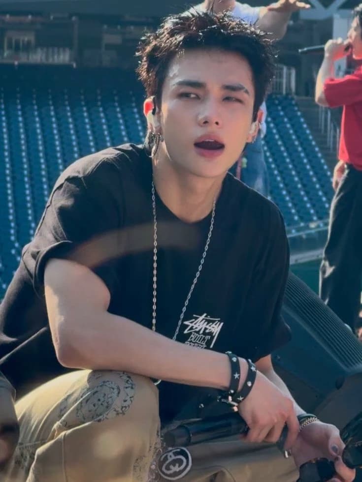 Hwang Hyunjin thumbnail