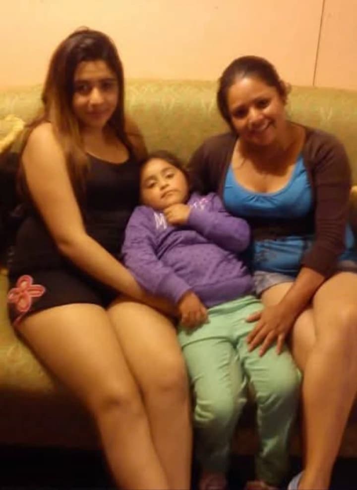 Luz your wife (35) Andrea your daughter (20) Eliana (8) thumbnail