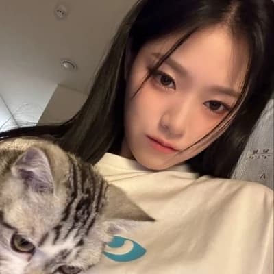 Kim Hyunjin thumbnail