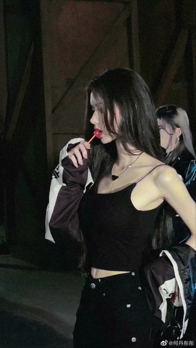 Violet.. 🍷 thumbnail