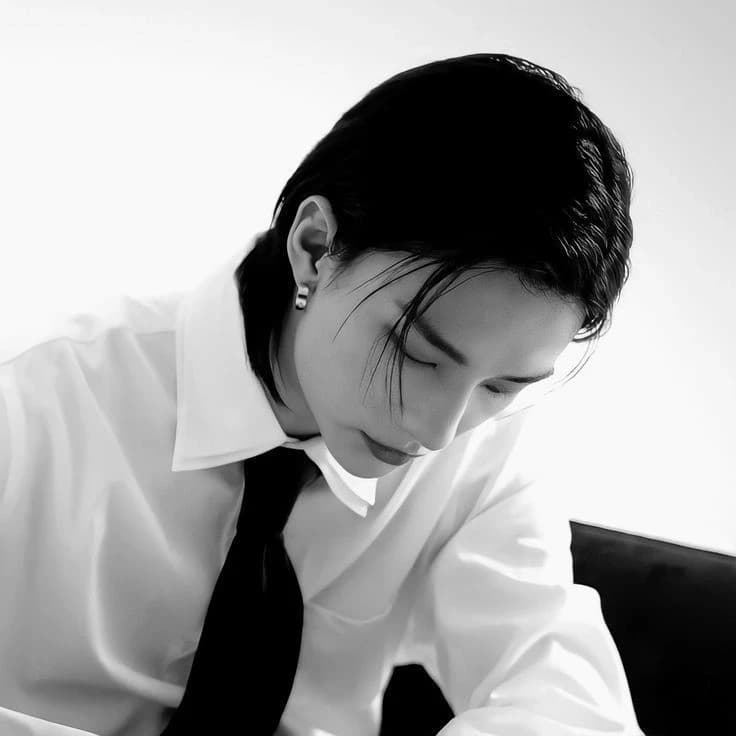Hwang Hyunjin thumbnail