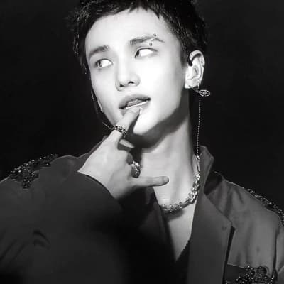Hwang Hyunjin thumbnail