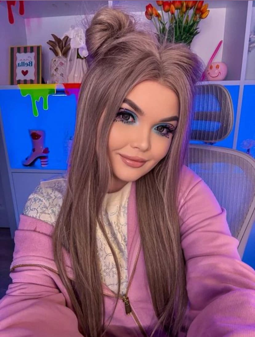 Elena Wrightman🥰 thumbnail