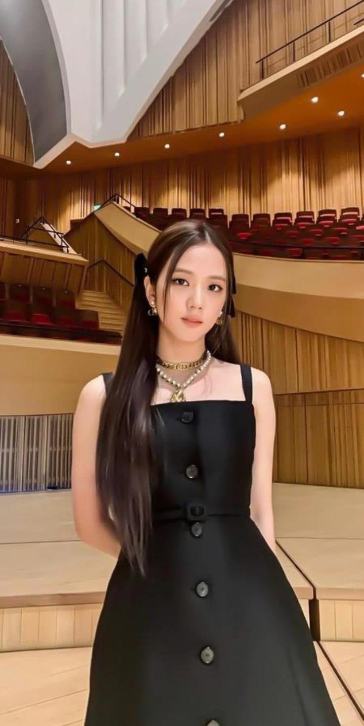 Jisoo thumbnail