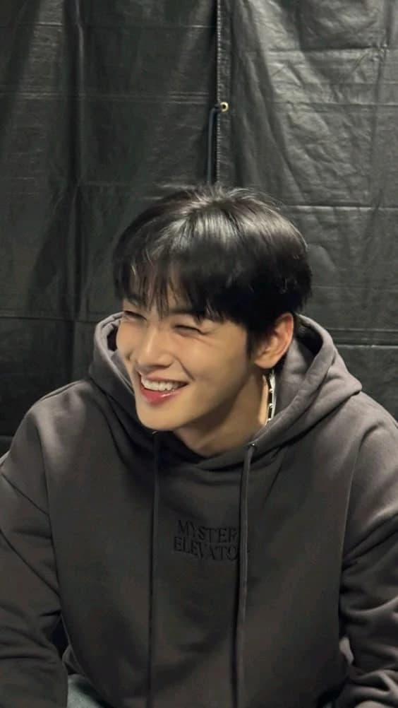 Cha Eunwoo thumbnail