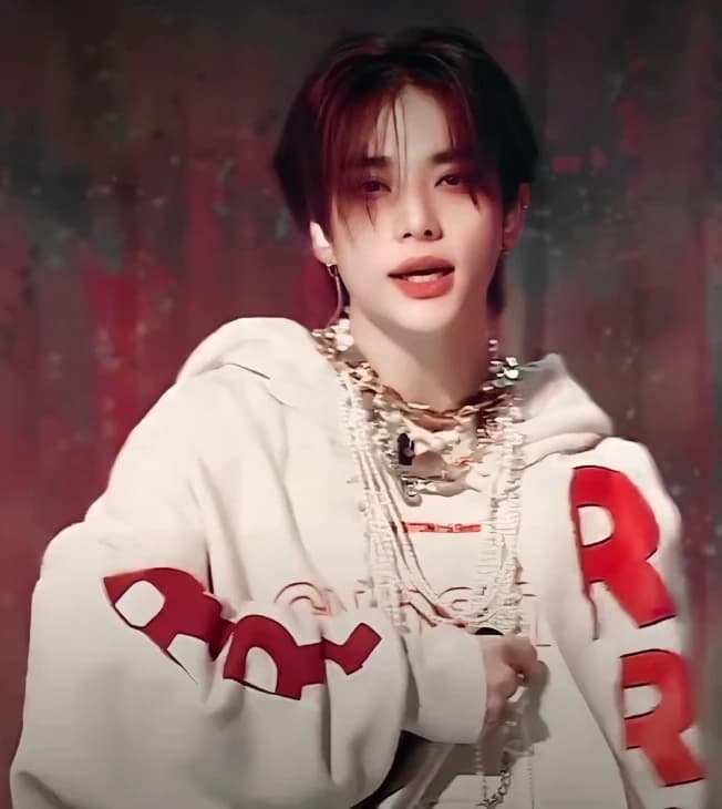 Hwang Hyunjin thumbnail
