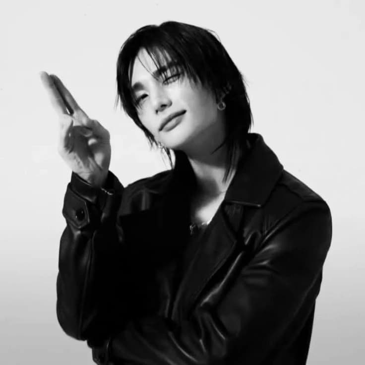 Hwang Hyunjin thumbnail