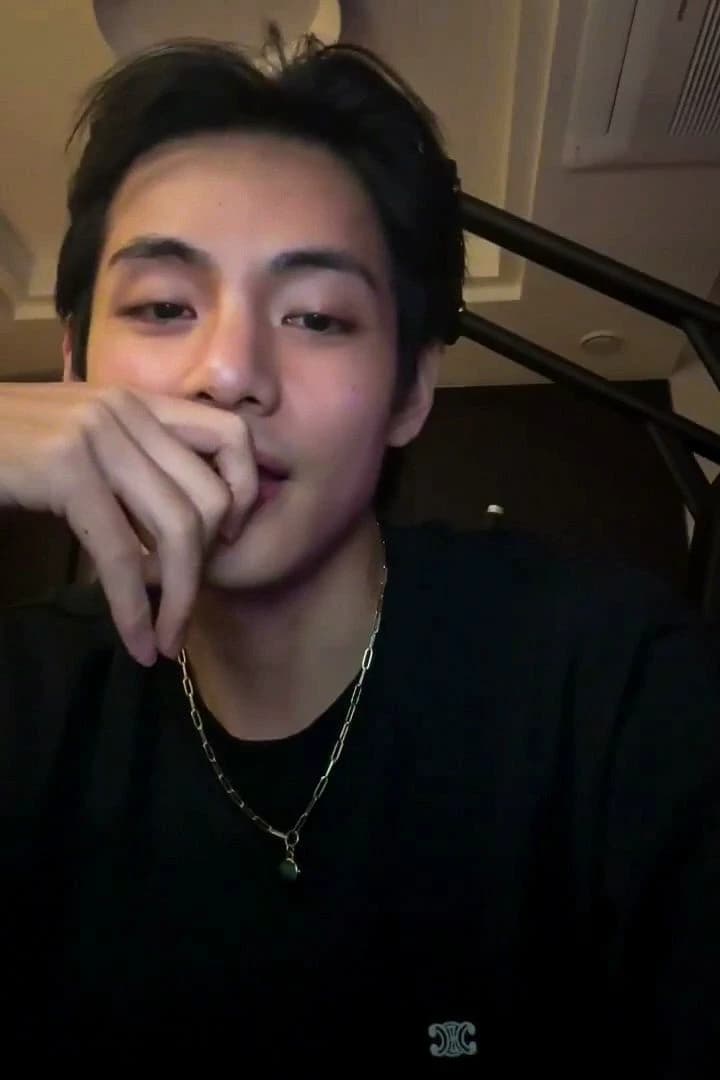 Kim Taehyung thumbnail