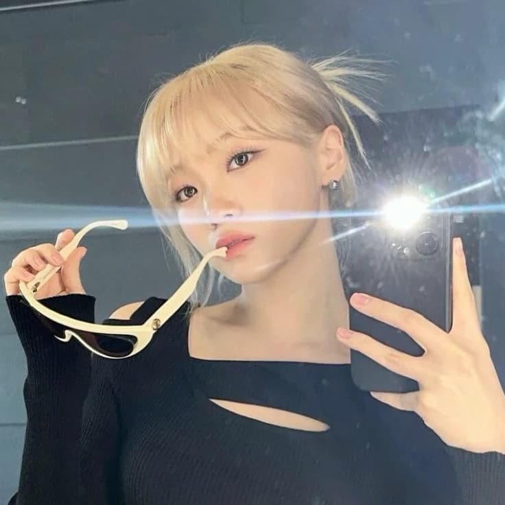 Kim Chaewon thumbnail