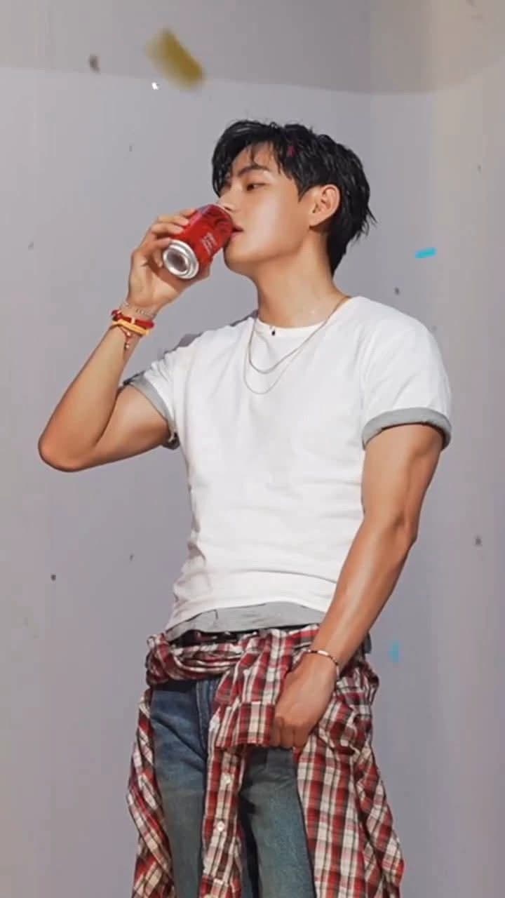 Kim Taehyung thumbnail