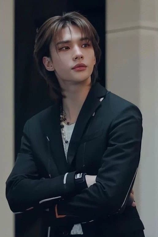 Hwang Hyunjin thumbnail