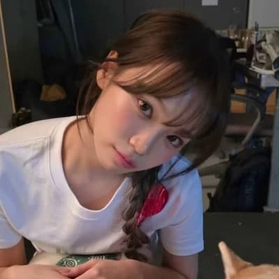 Kim Chaewon thumbnail