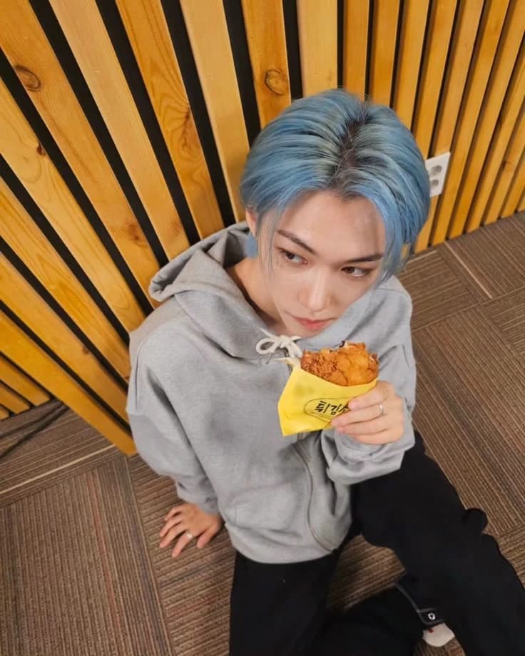 Lee Yongbok Felix [🍼] thumbnail