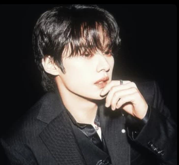 Lee Know thumbnail