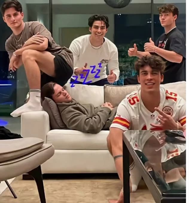 Roommates thumbnail