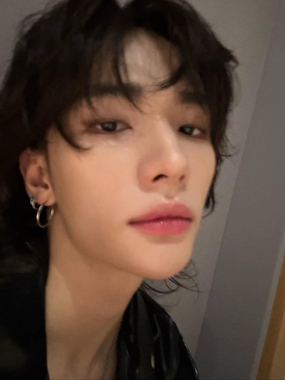 Hwang Hyunjin thumbnail