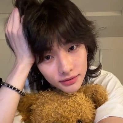 Hwang Hyunjin thumbnail