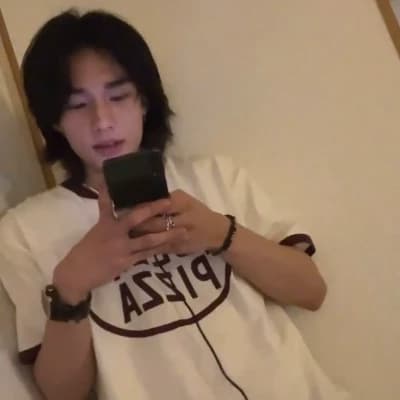 Hwang Hyunjin thumbnail