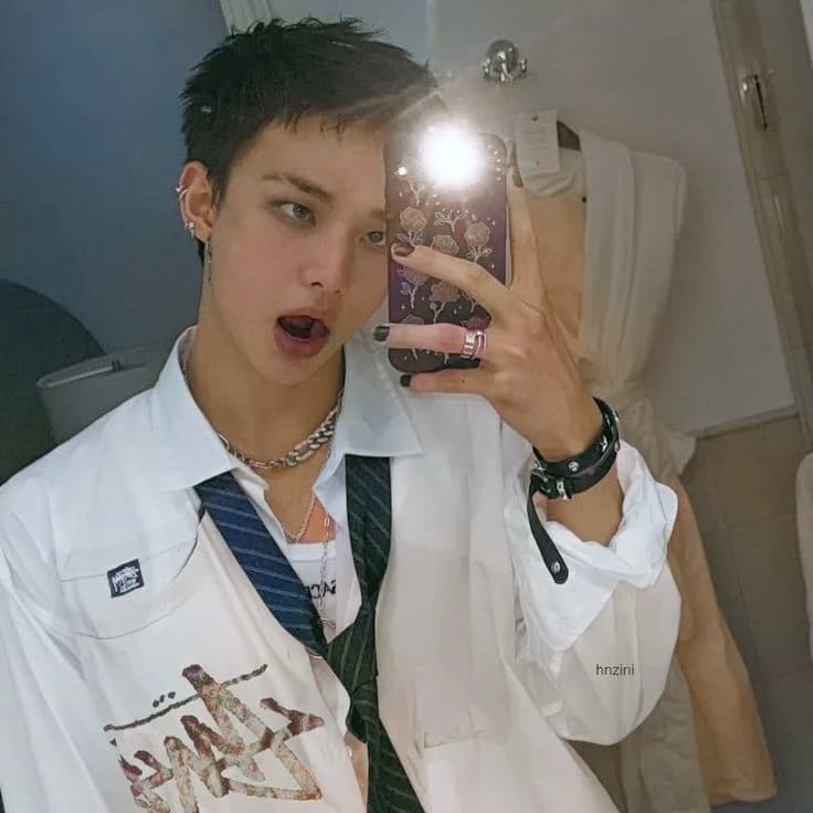 Hwang Hyunjin thumbnail