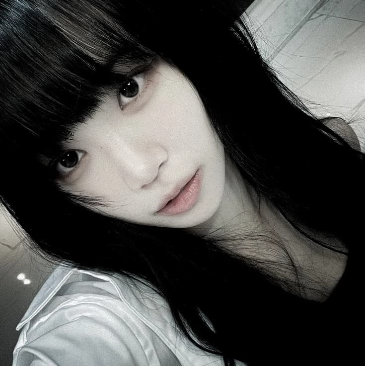 Kim Chaewon thumbnail