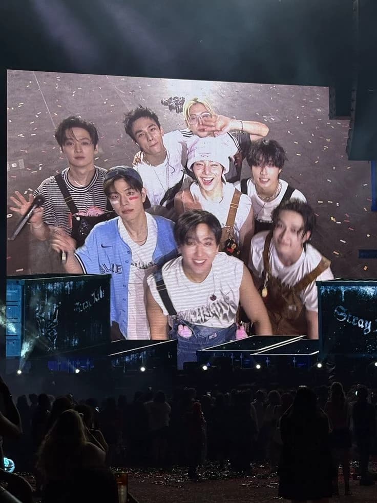 Stray Kids thumbnail