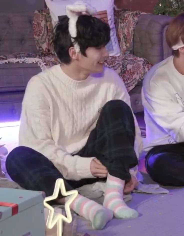 HYUNIN thumbnail