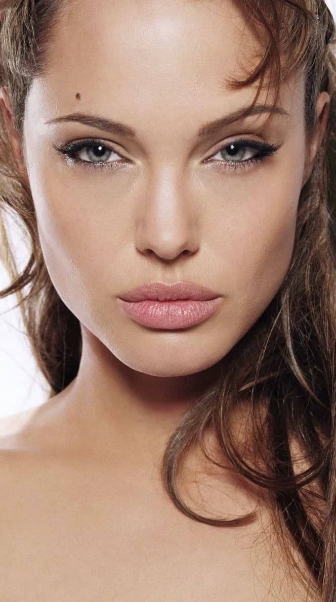 Angelina Jolie thumbnail