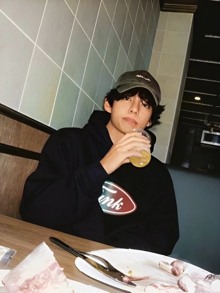 Kim Taehyung thumbnail