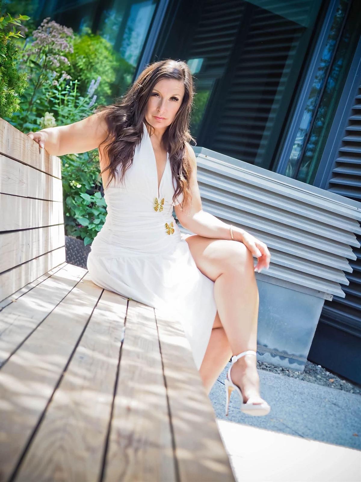 Corinna Schneider thumbnail