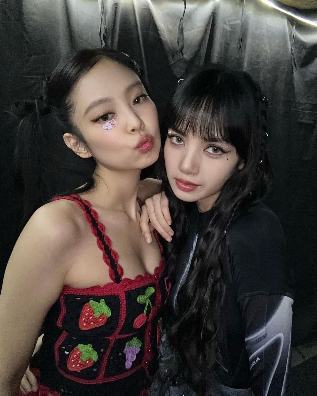 BLACKPINK (JenLisa) thumbnail