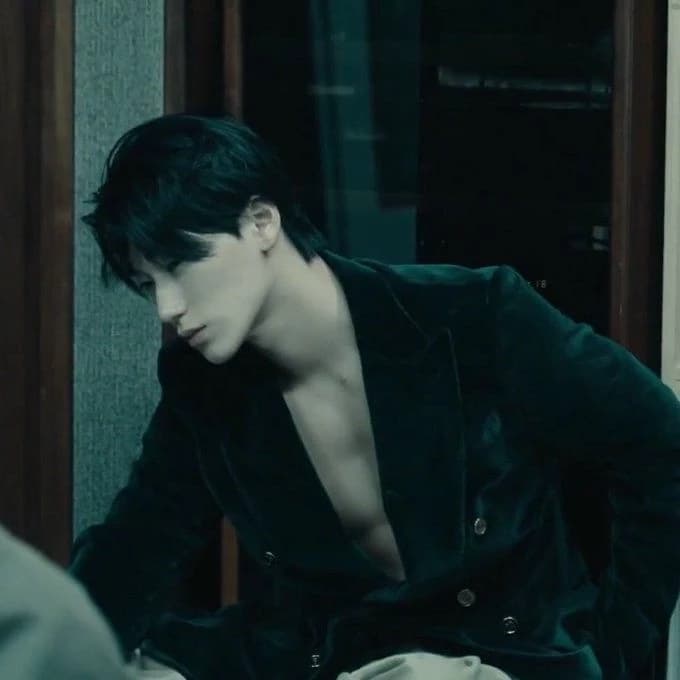 Choi San - Vampire thumbnail
